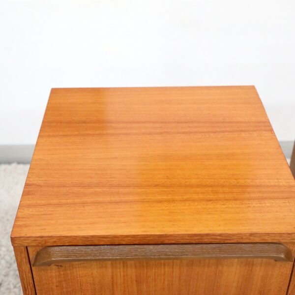 Retro Vintage Midcentury Reliance Pair of Bedside Tables - Image 5