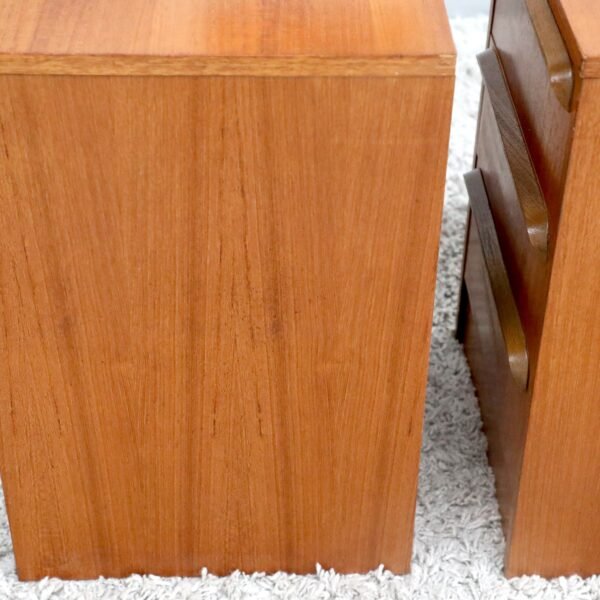 Retro Vintage Midcentury Reliance Pair of Bedside Tables - Image 17
